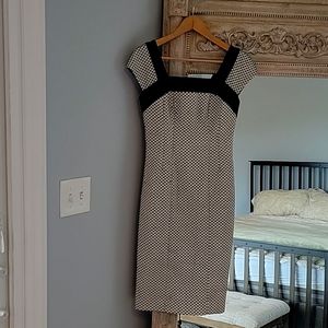 HD in Paris size 2 Fitted Black and White Dress
